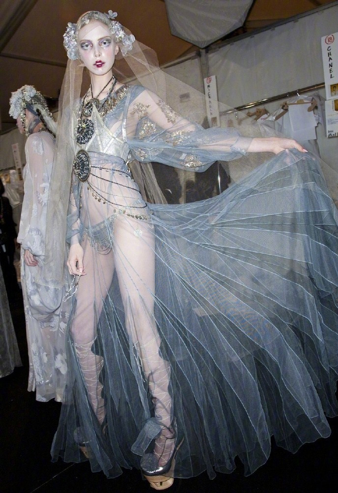 欧美美女模特演绎John Galliano Fall 2009 backstage妖艳