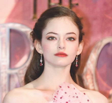 欧美美女明星Mackenzie Foy《胡桃夹子与四个王国》