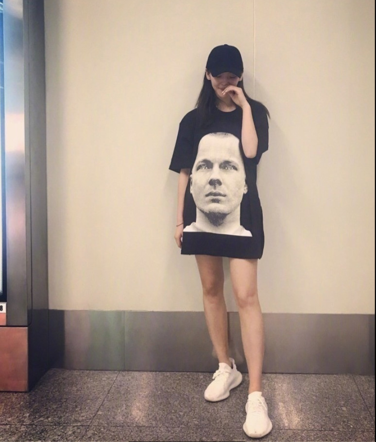 “赵英男”尤靖茹私下穿搭美照很舒服的颜~