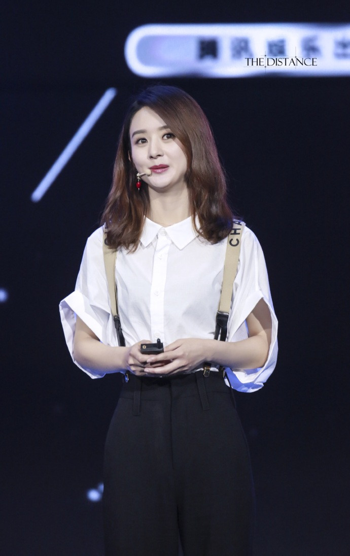 高颜值大眼美女明星赵丽颖星空演讲口才一流