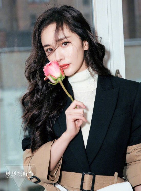 北京美女明星杨幂参加活动精修图片