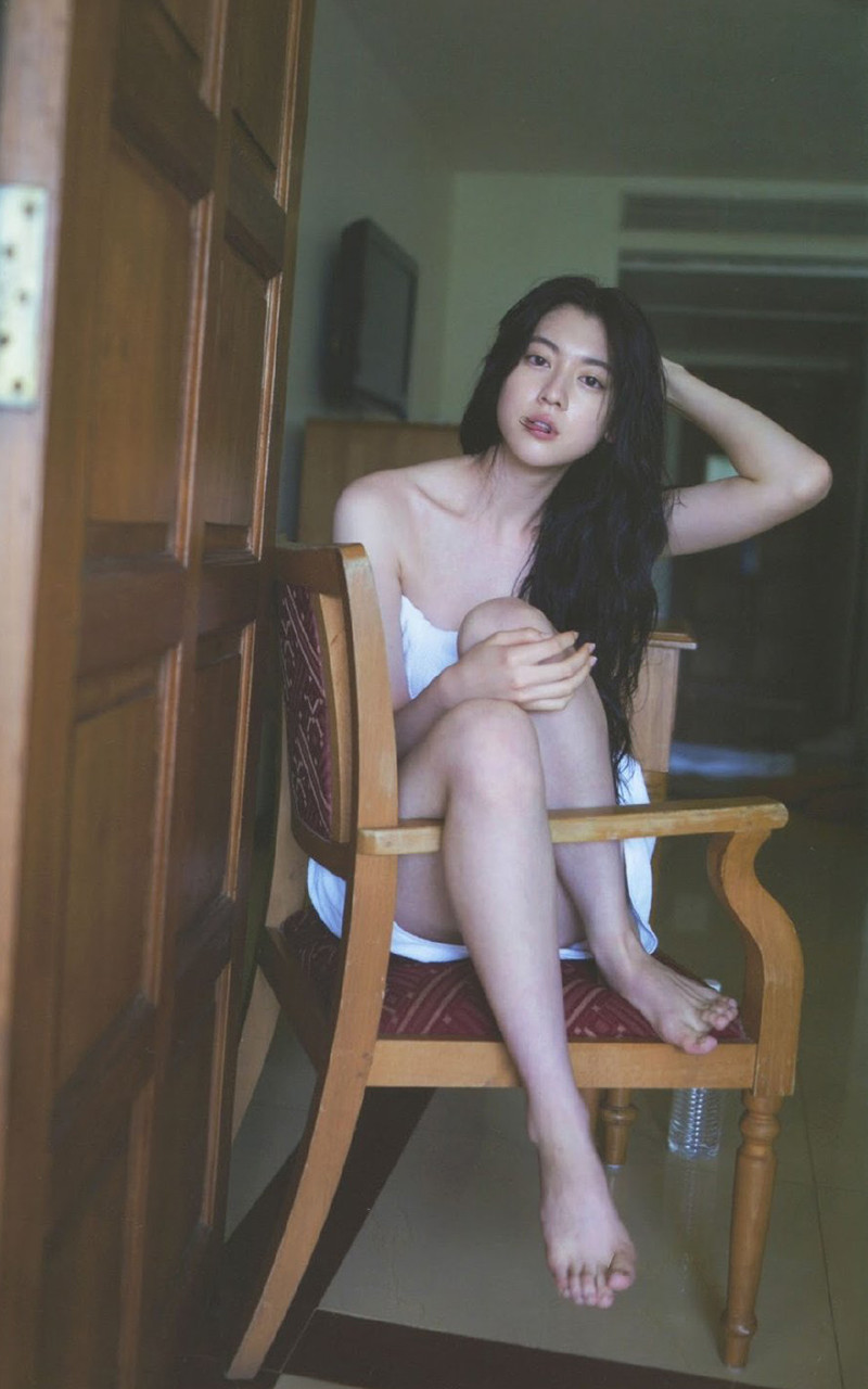 三吉彩花性感赤裸写真