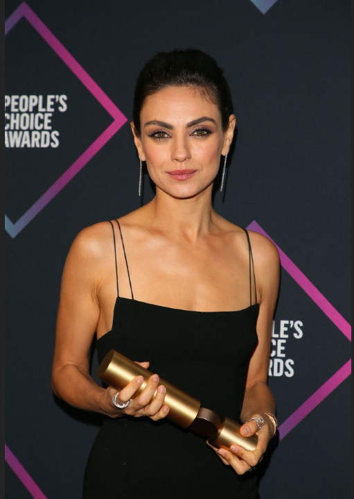 欧美美女明星Mila Kunis米拉昆尼斯性感黑裙出席活