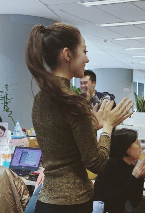 钢琴家朗朗老婆吉娜爱丽丝蚂蚁腰性感身材图片