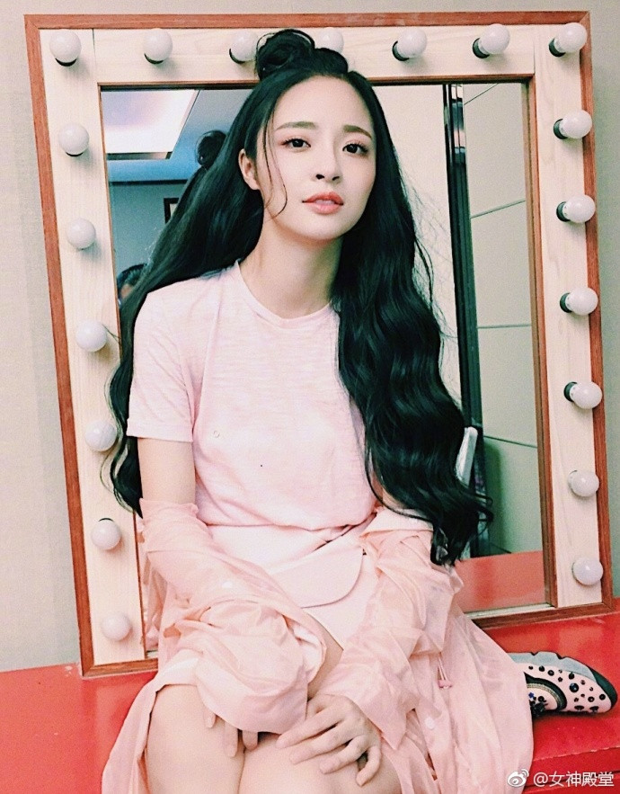 湖南台美女主持人李莎旻子卖萌图片可爱极了