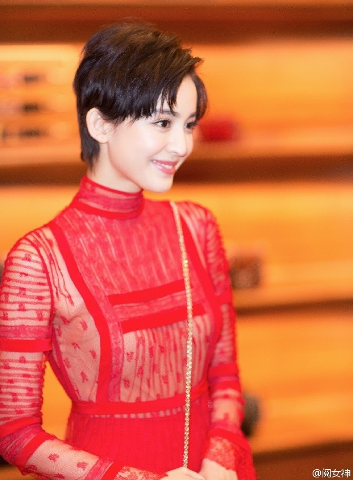 香港美女刘嘉玲和新疆美女古力娜扎新老两位女
