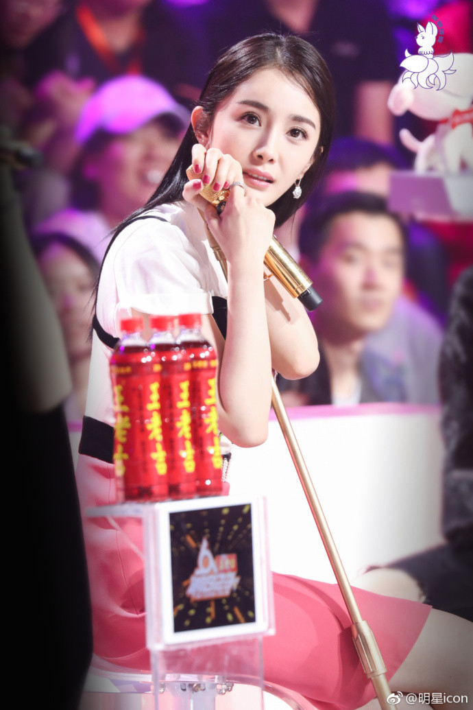 大眼美女明星杨幂明日之子​​​​现场图片