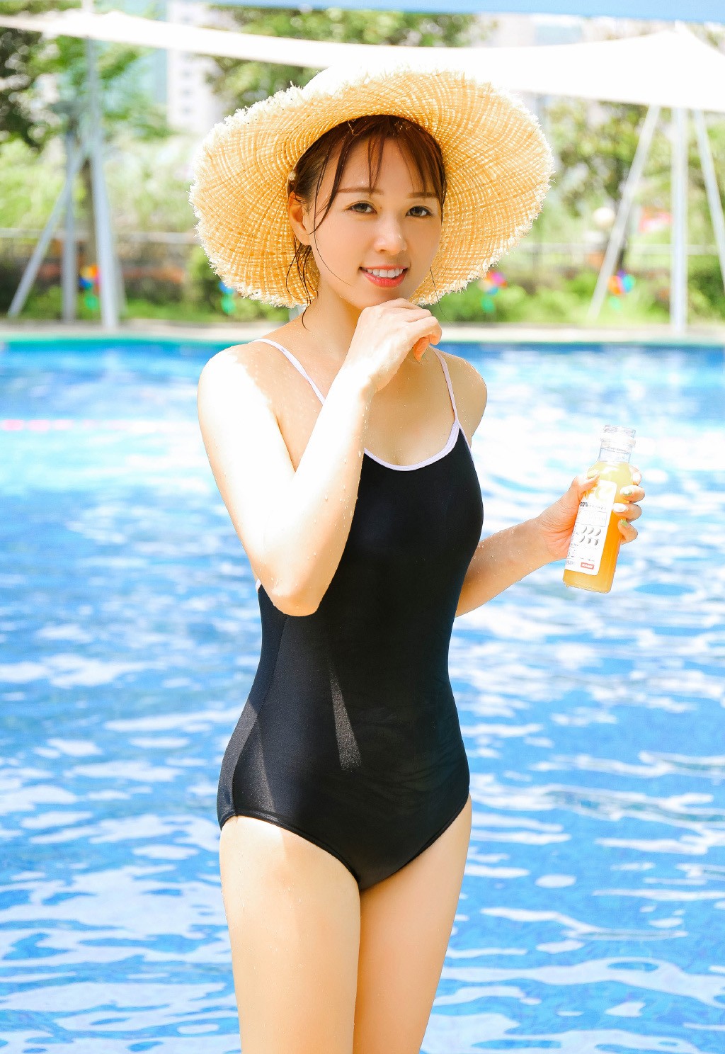 夏天日系泳装游泳池死库水写真