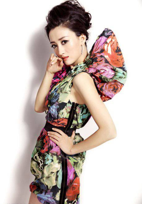美女明星吴静一图片_吴静一性感妖娆时尚写真