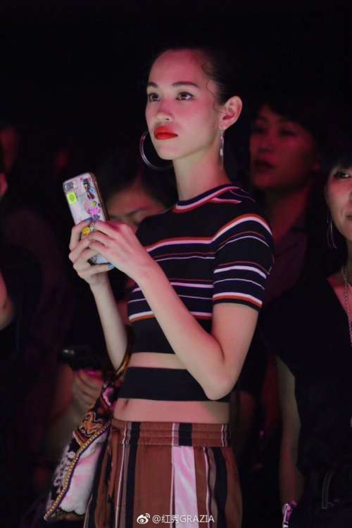 日本人气it girl超模水原希子现身d'zzit青春大秀