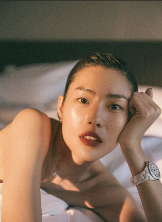 亚洲美女图片 中国超模大表姐刘雯美背图片