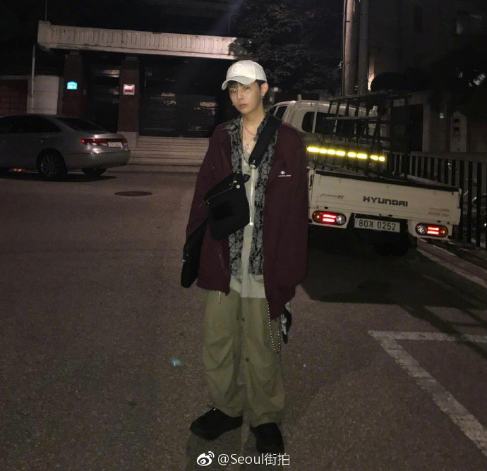 酷似GD的韩国小哥哥图片