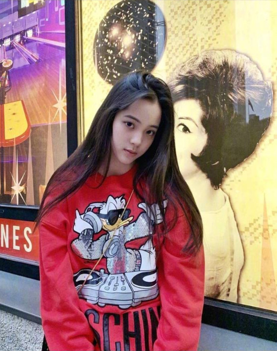00后台湾美女明星欧阳娜娜私服街拍图片