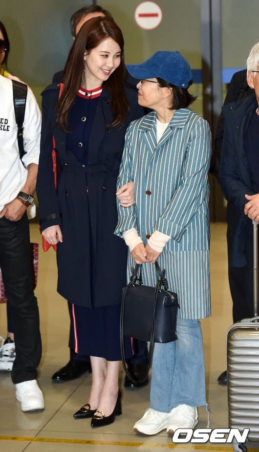 韩国美女明星女团少女时代成员徐玄仁川机场时