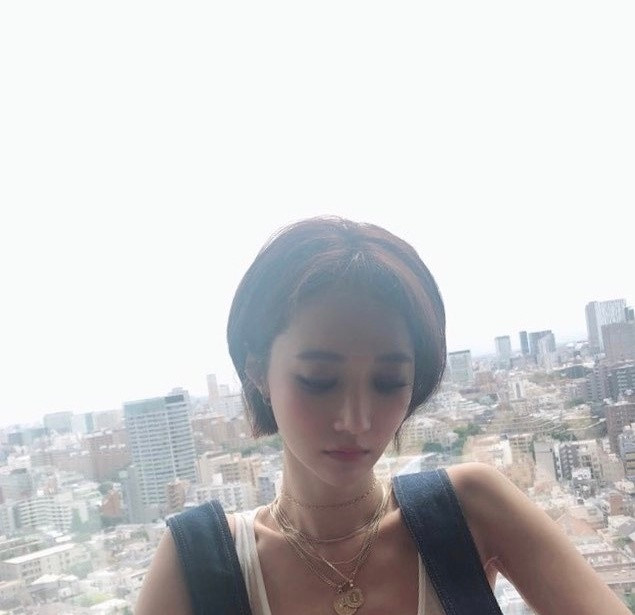 韩国美女图片 女明星高俊熙穿背带裤图片