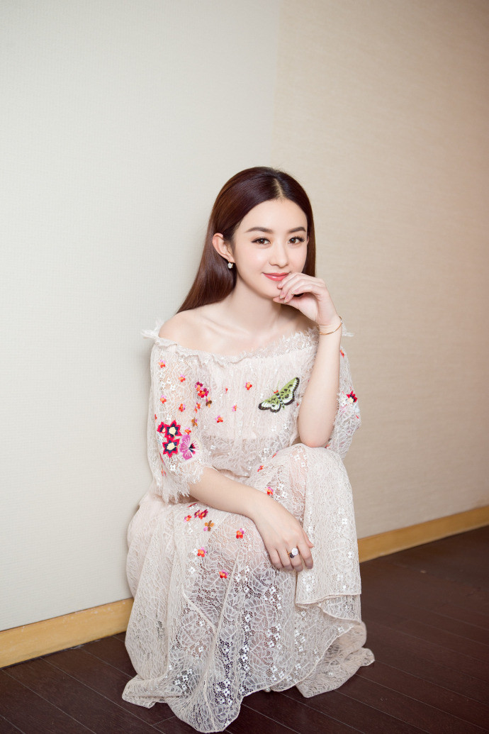 河北美女明星小骨赵丽颖飘逸仙气连衣裙唯美写