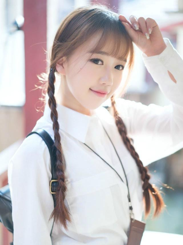 北影校花美女图片_校服嘟嘟嘴的校园美女唯美写