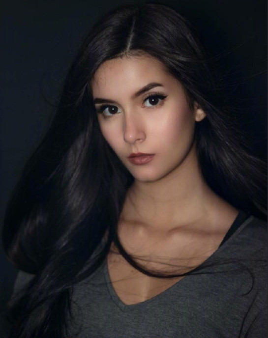 欧美美女图片 巴西美女时装设计生Vivian Schillin