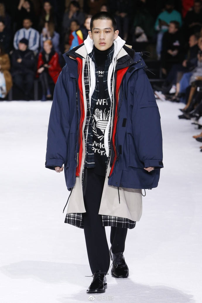 巴黎时装周Balenciaga2018层层叠叠的外套和大衣是本