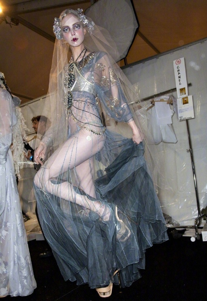 欧美美女模特演绎John Galliano Fall 2009 backstage妖艳