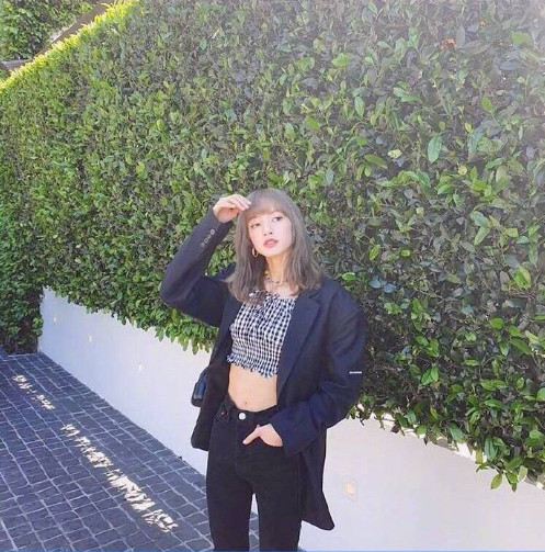 韩国美女组合BLACKPINK成员lisa出游图片