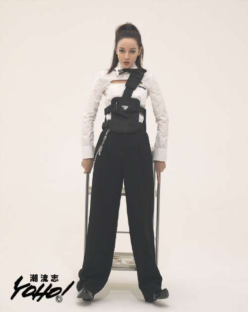新疆美女图片 流量小花迪丽热巴潮流志杂志图片