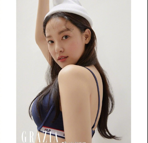 韩国美女图片 女演员李珠妍《GRAZIA》泳装写真图