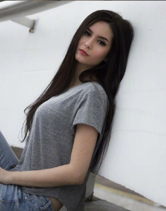 欧美美女图片 巴西美女时装设计生Vivian Schillin