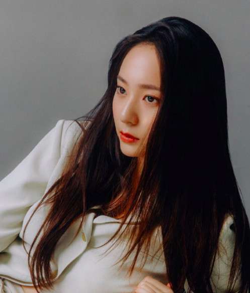 韩国明星美女郑秀晶 x Urbanlik 画报图片