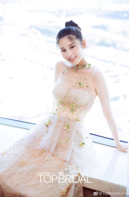 内地美女明星颖儿TopBridal薄纱礼服灵气优雅图片