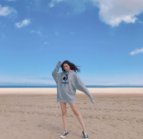 韩国美女明星宣美沙滩美照图片 韩国美女图片