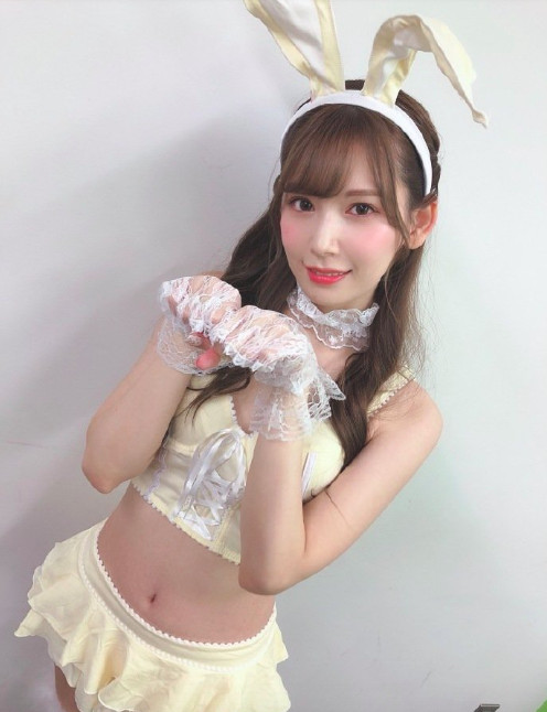 日本美女女优三上悠亚兔女郎图片