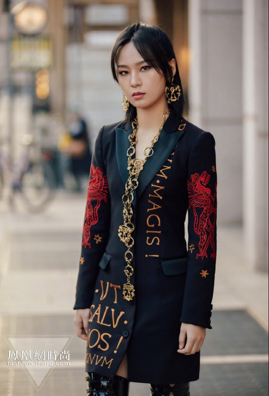 内地女歌手周笔畅2019秋冬Donna Collection米兰时装秀