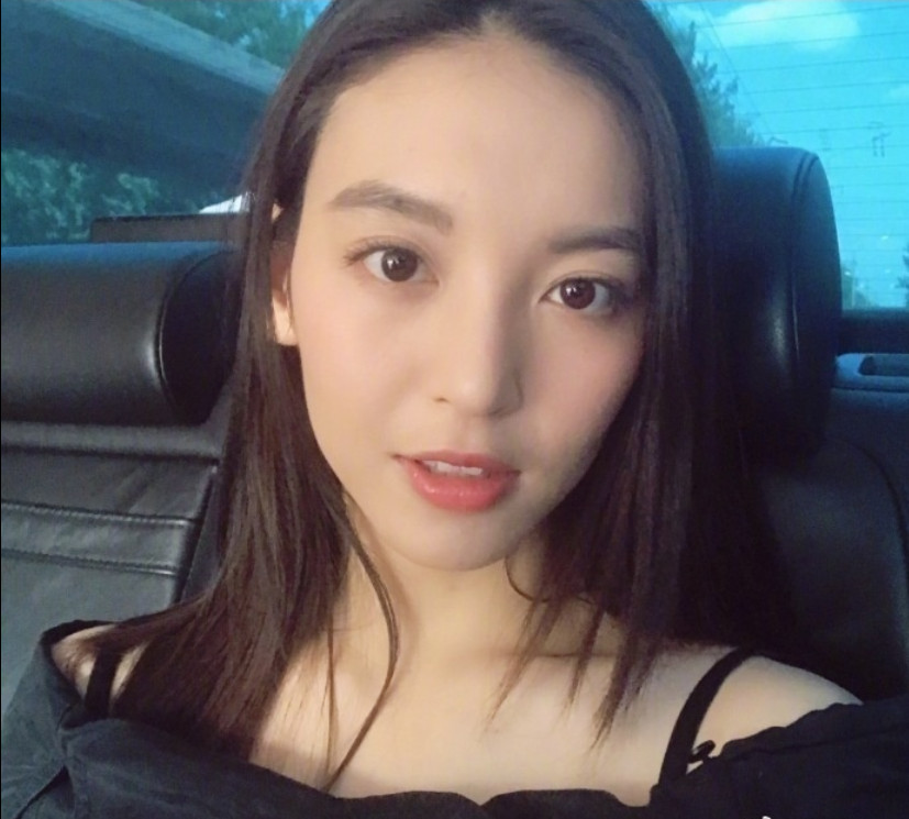 “赵英男”尤靖茹私下穿搭美照很舒服的颜~