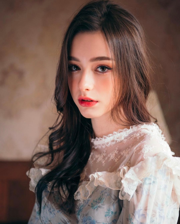 俄罗斯极品美女模特Dasha Taran写真图片