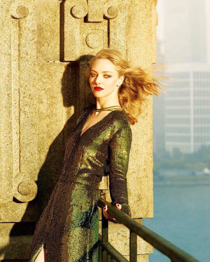 欧美明星Amanda Seyfried中国版《ELLE》杂志九月刊大