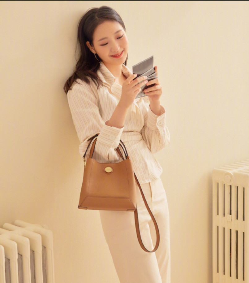 韩国女演员单眼皮美女金高银为Beanpole拍摄的画报