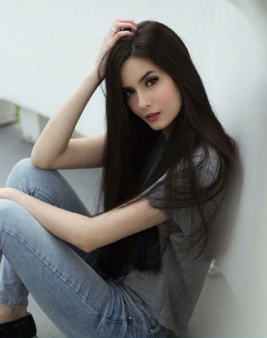 欧美美女图片 巴西美女时装设计生Vivian Schillin