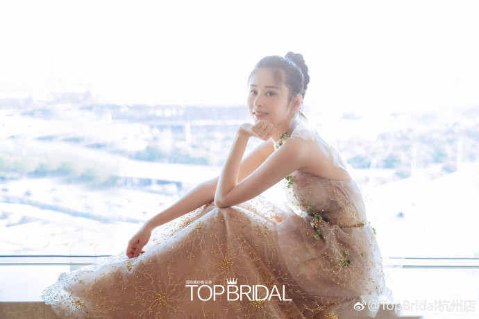 内地美女明星颖儿TopBridal薄纱礼服灵气优雅图片