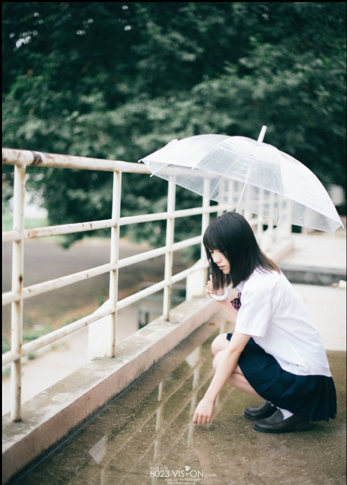 清纯校园美女_短发妹子学生制服空灵写真大眼纯