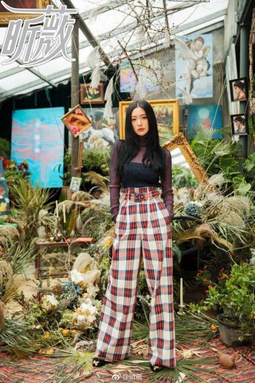韩国美女明星ClaraLee克拉拉文艺图片登上《昕薇》
