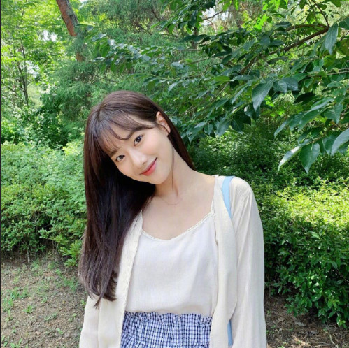 韩国美女april组合李娜恩私服可爱图片