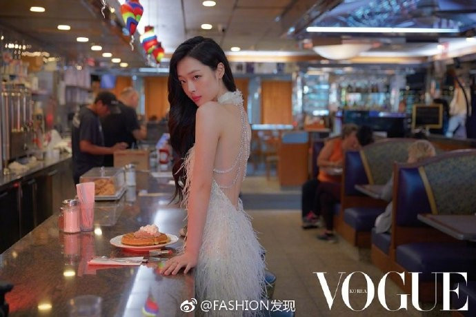 韩国美女明星崔雪梨《Vogue》11月封面性感小妖精