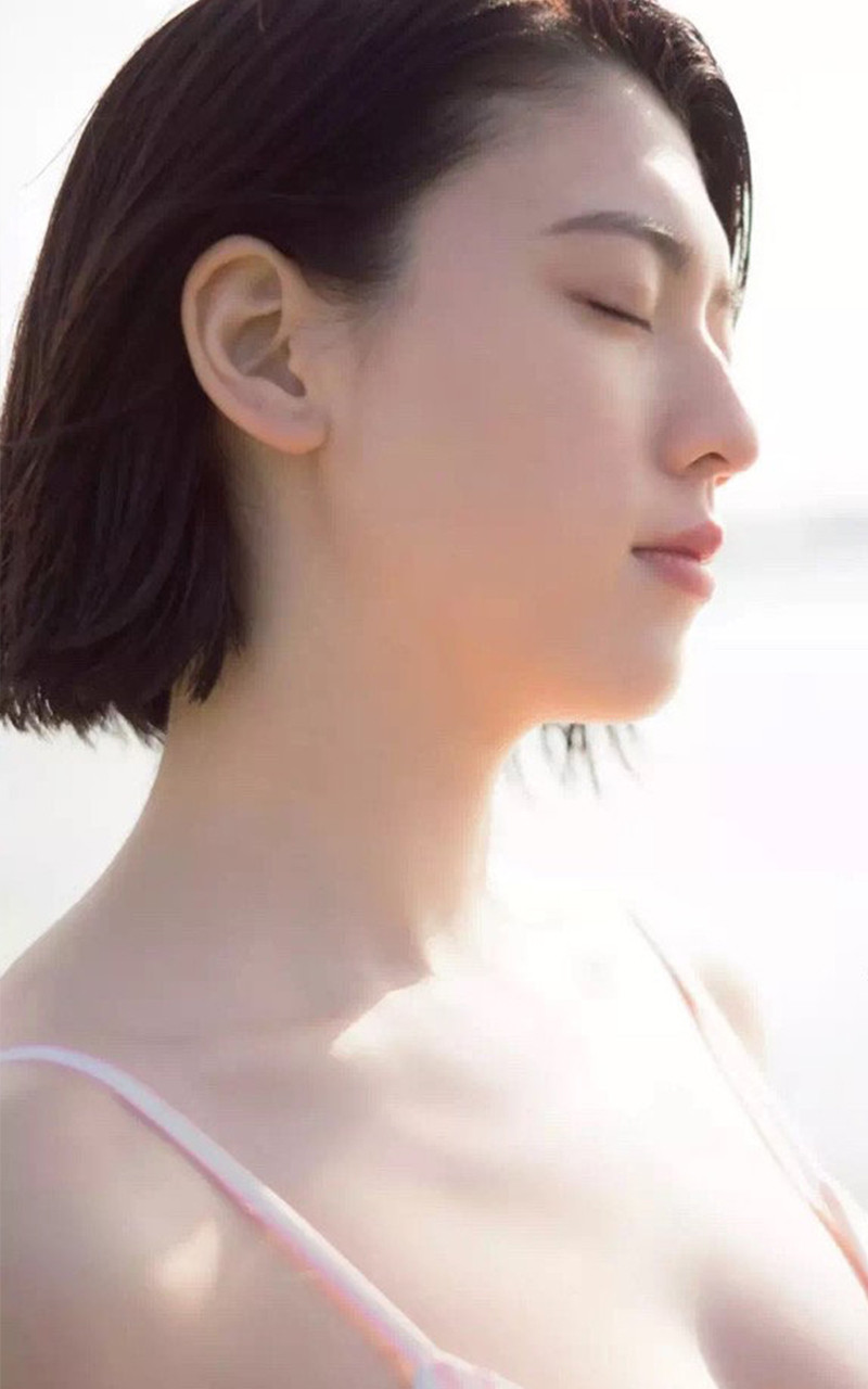 三吉彩花大胸爆乳写真