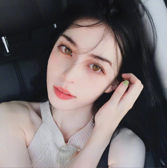 俄罗斯美女图片 95后的中俄混血美女Nadia Bean图片