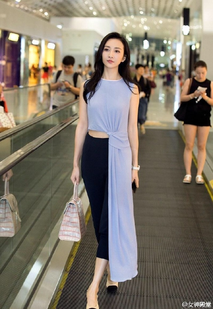 气质知性美女演员王鸥时尚街拍照