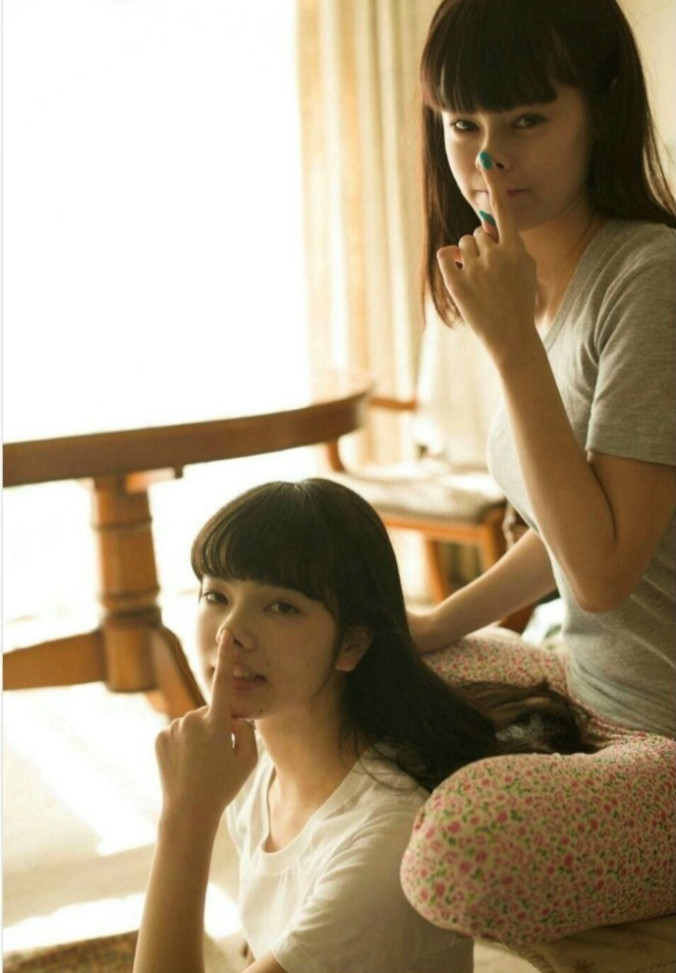 日本美女模特小松菜奈和Emma閨蜜写真