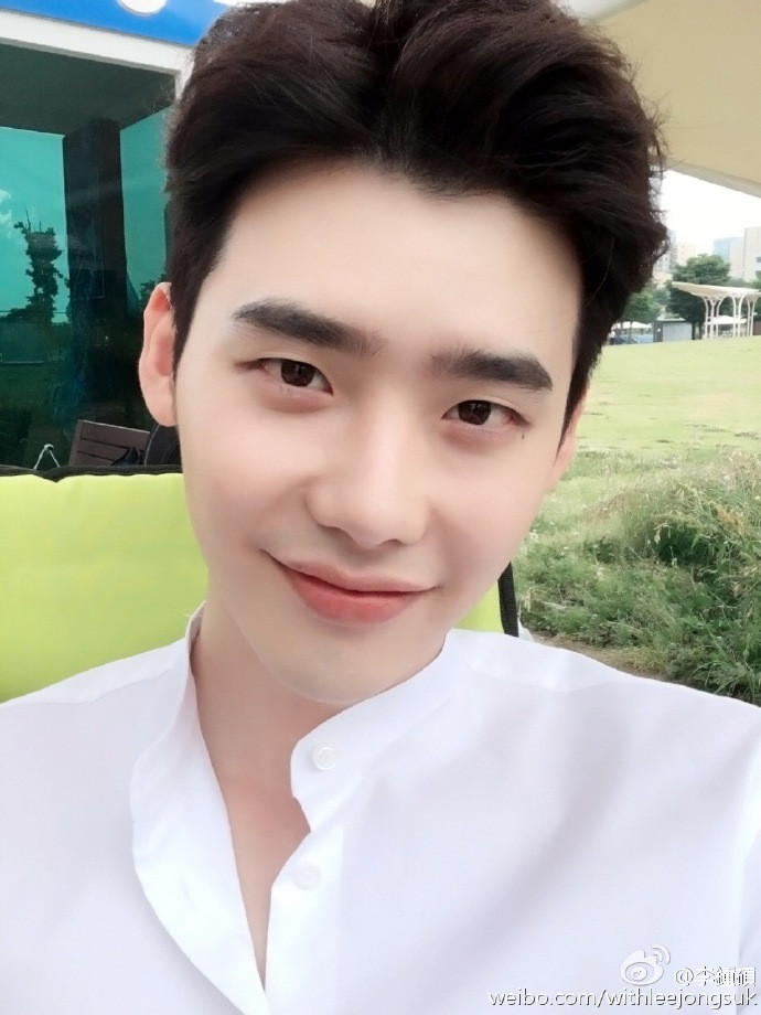 韩国明星帅哥_逗比大长腿帅哥李钟硕欧巴的日常