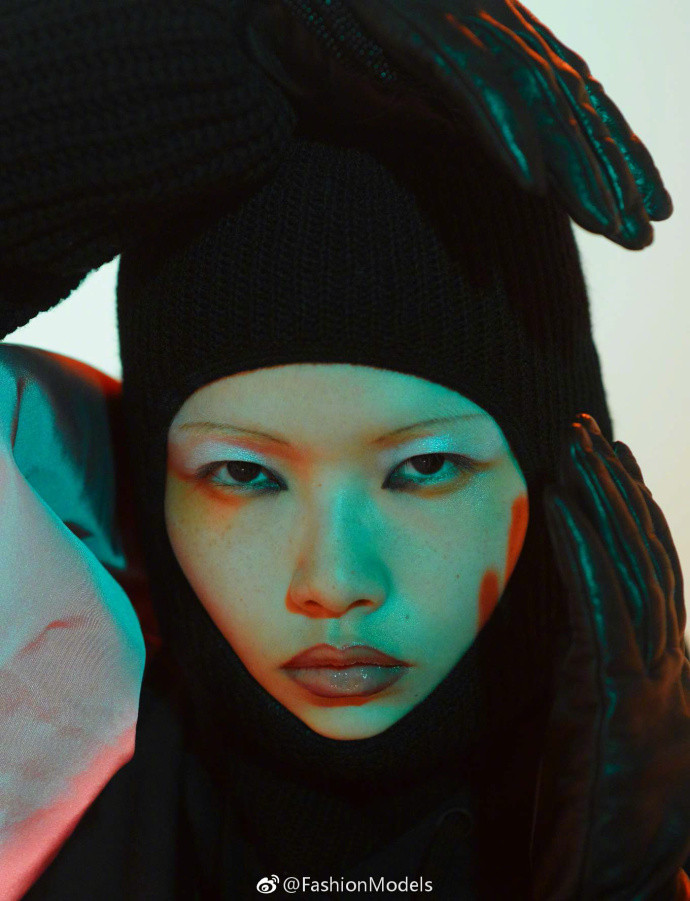 新生代超模解朝宇登上DAZED秋冬刊封面时尚大片