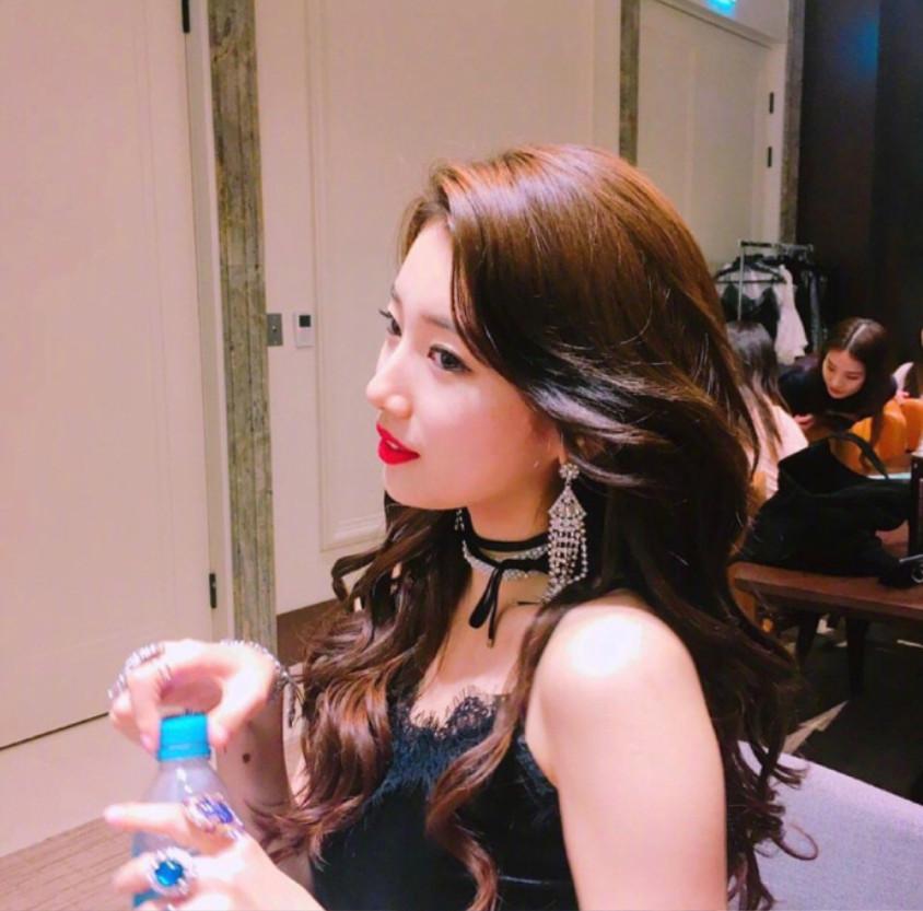 韩国美女国民初恋裴秀智图片